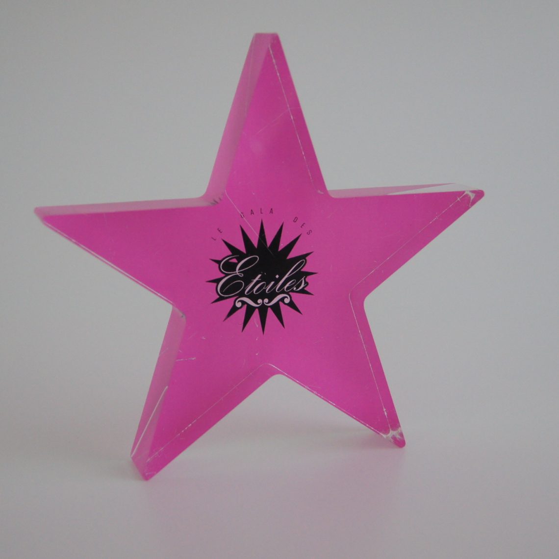 Trophée en plexi en forme d'étoile chez Overplast Toulouse